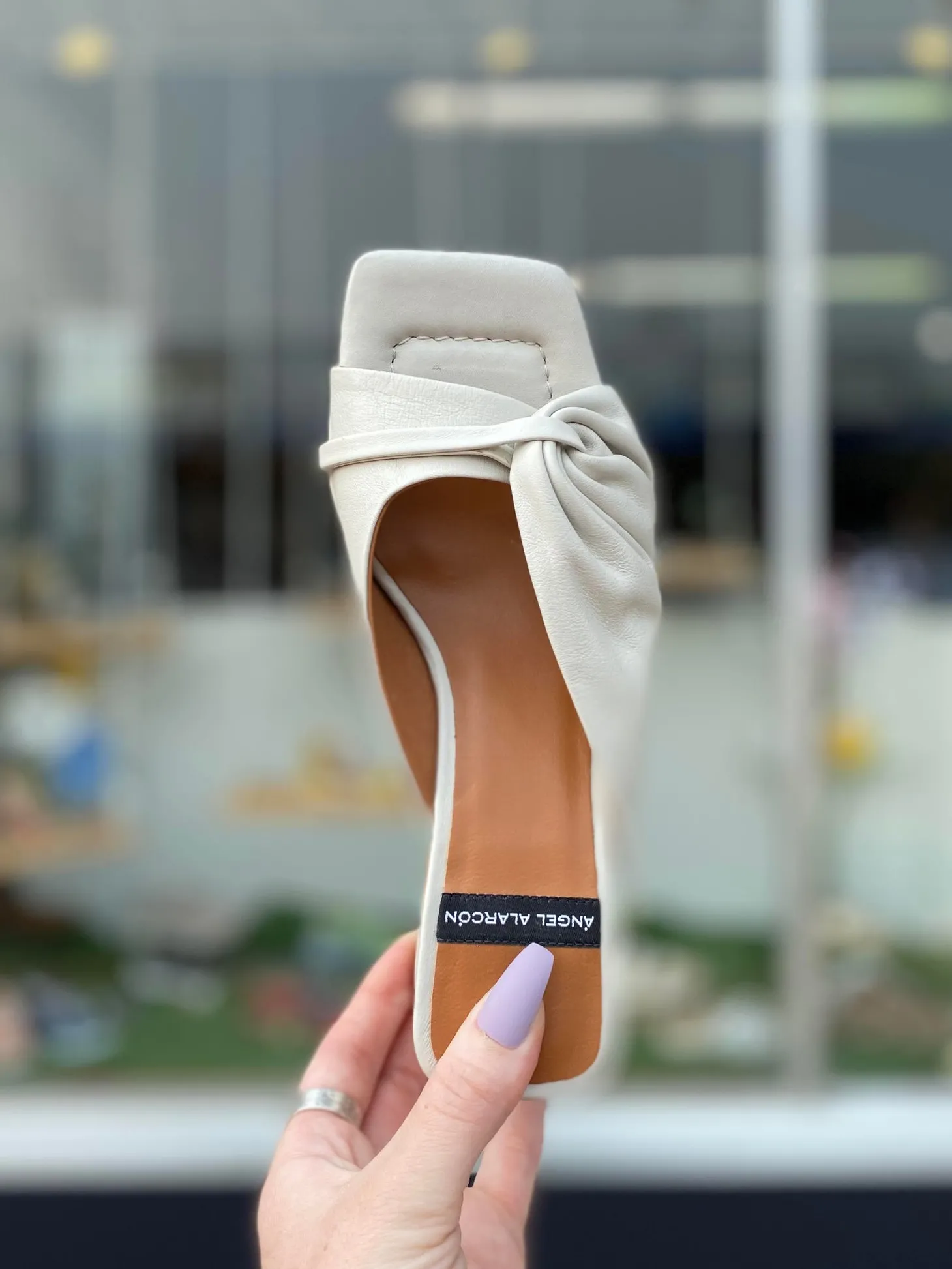 Angel Alarcon - Gala Mule - Beige