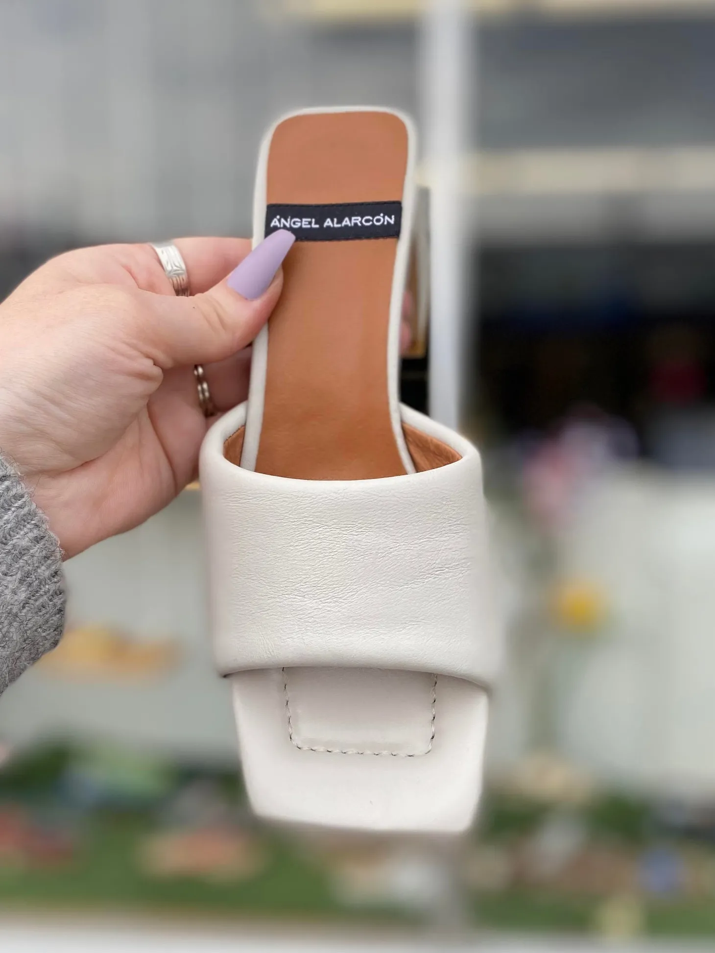 Angel Alarcon - Streep Mule - Beige