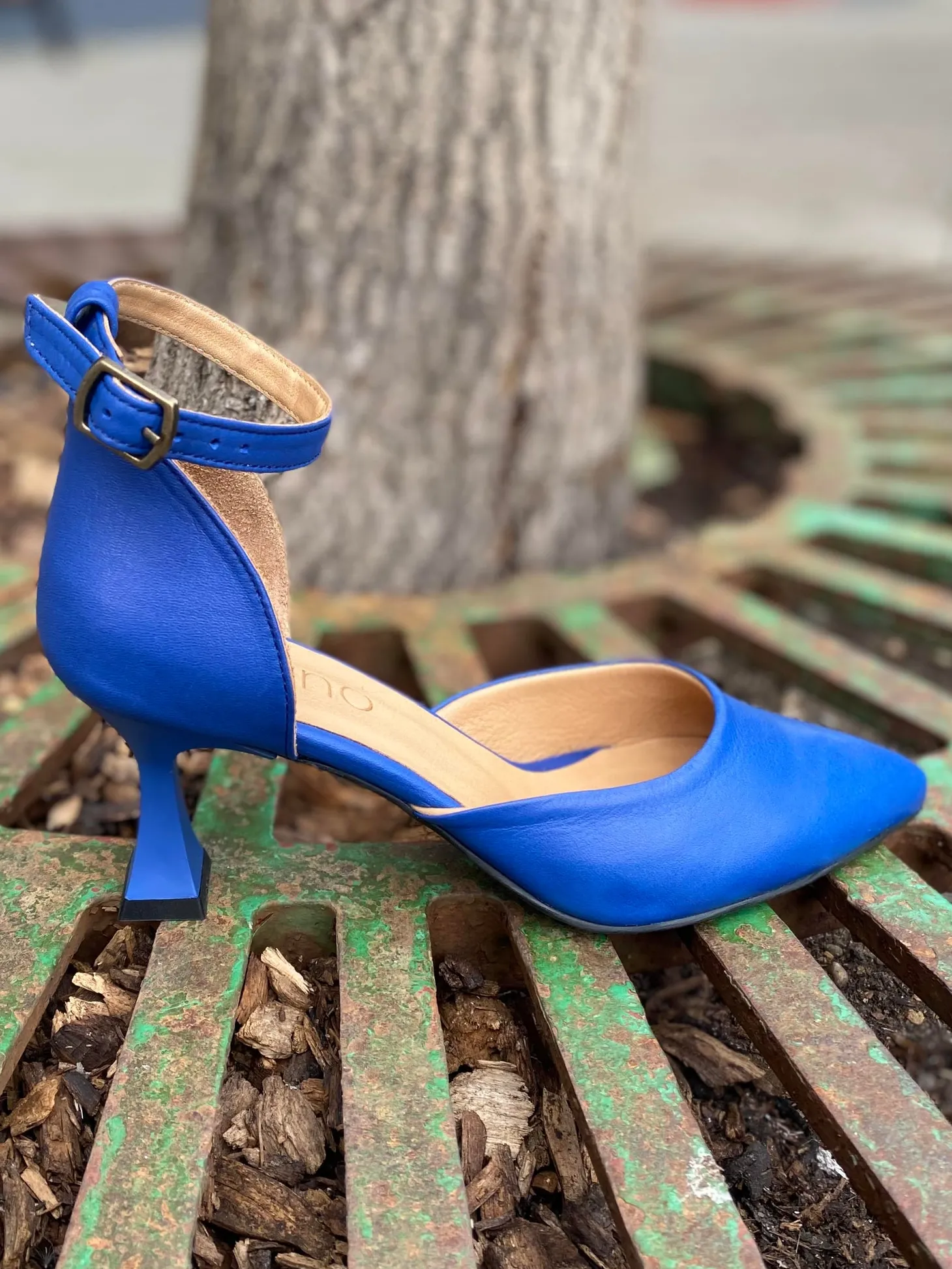 Bueno - Wells - Bright Blue