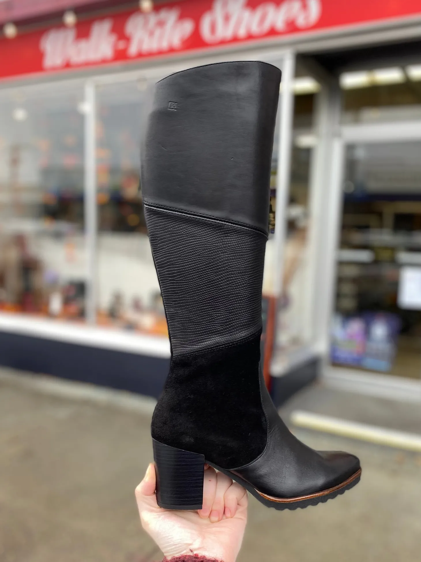 Dorking - Tall Thais - Black