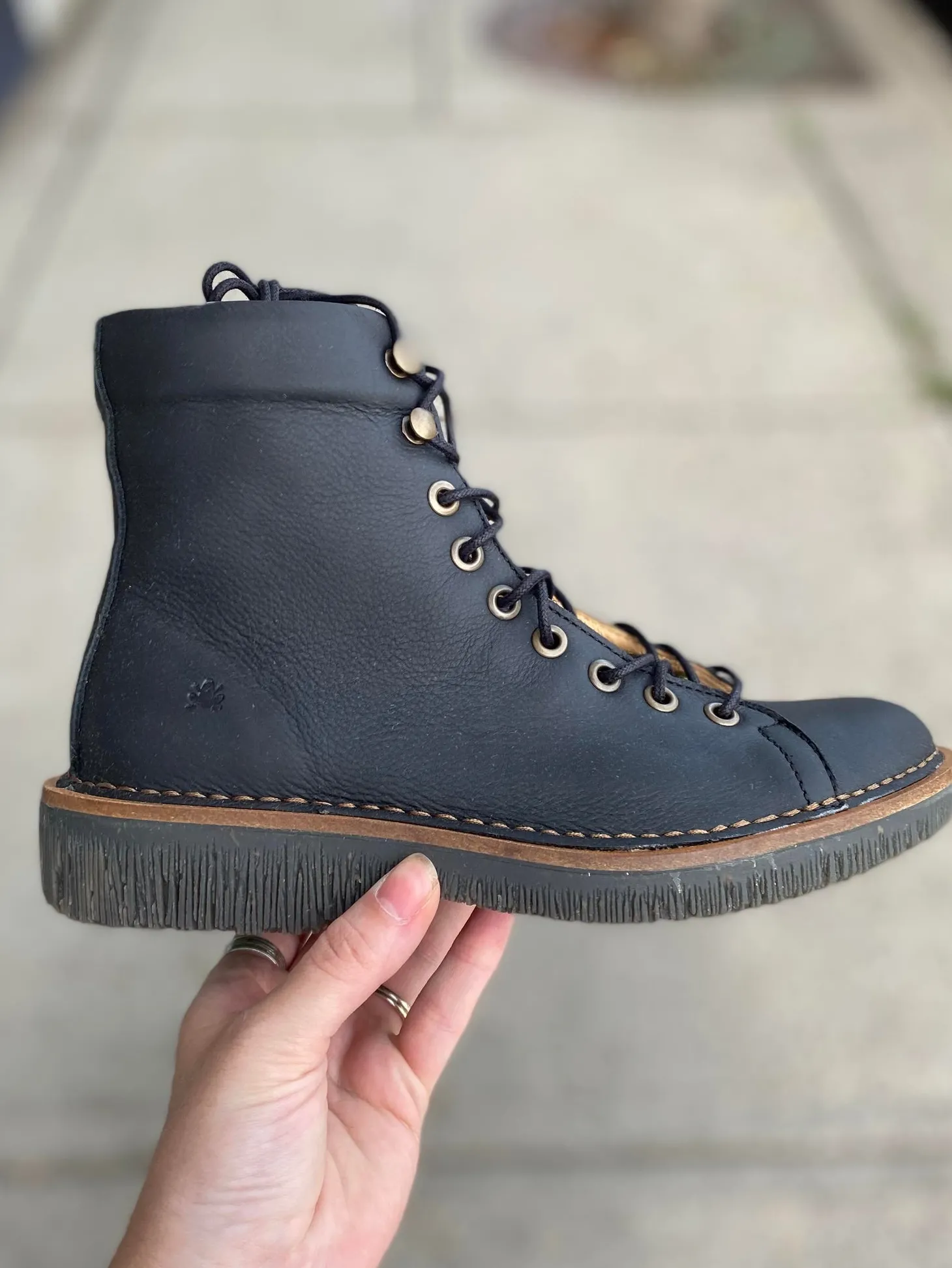 El Naturalista - Volcano - Black