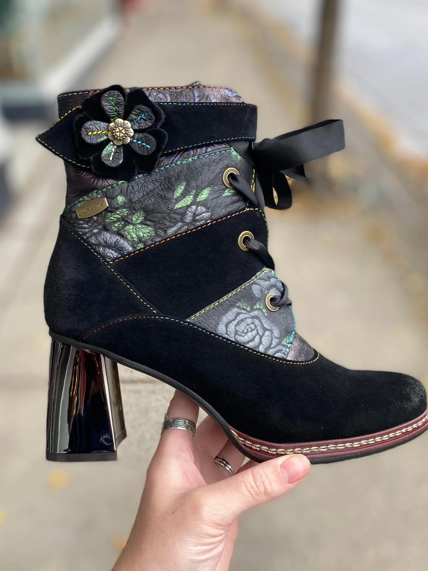 Laura Vita - A1184B - Black Multi