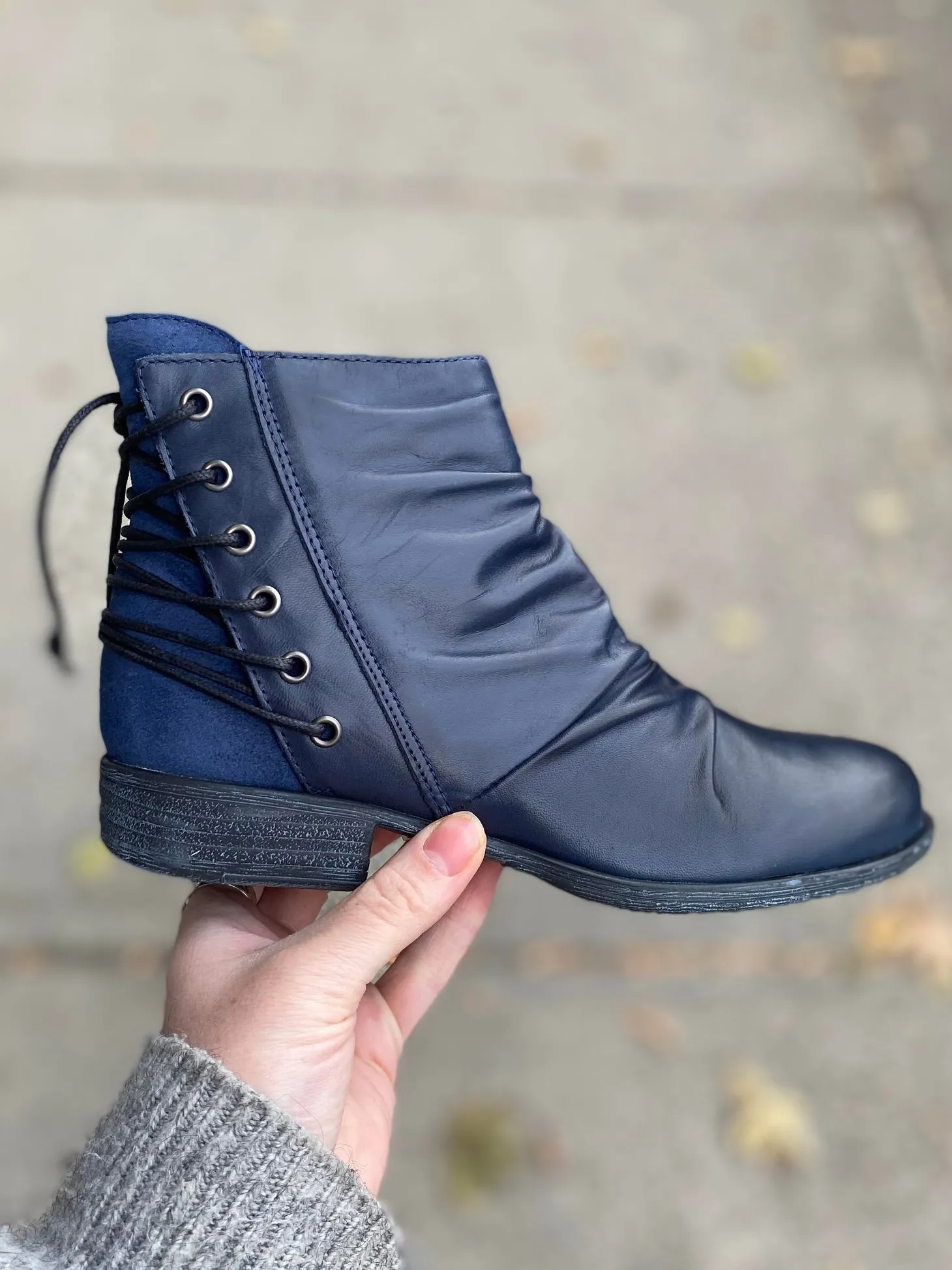 Miz Mooz - Libretto - Denim