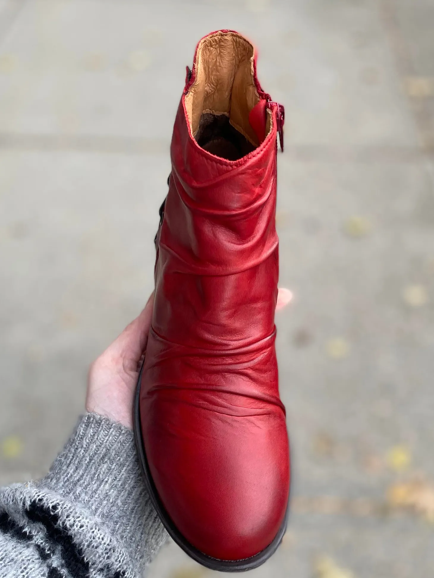 Miz Mooz - Libretto - Red