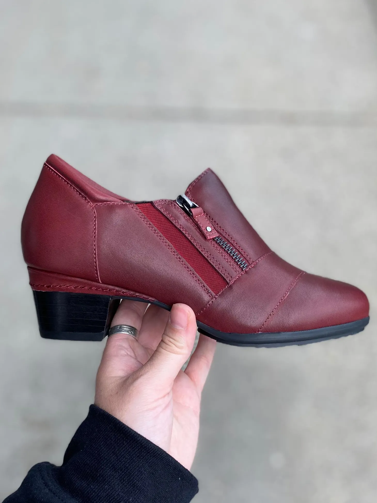 Ziera - Camden - Red *WIDE*